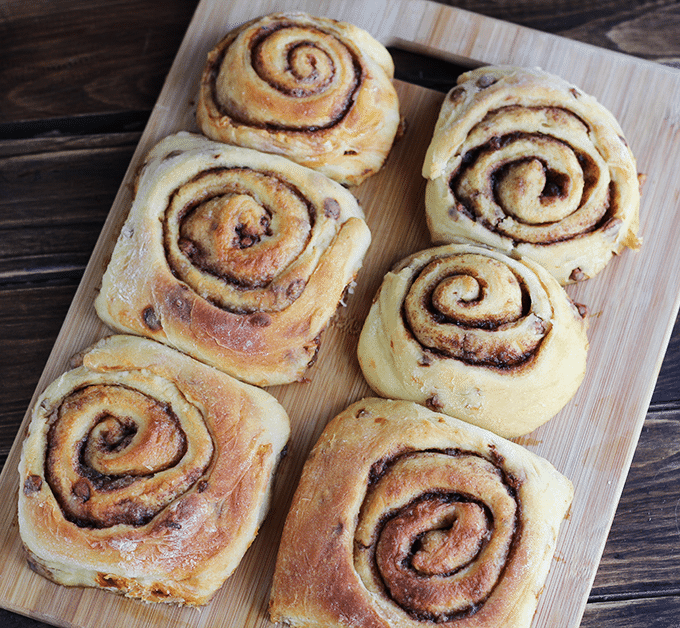 Cinnamon Rolls with Cream Cheese Frosting via Cookie Dough and Oven Mitt