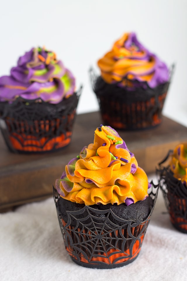 Halloween Swirled Cupcakes - Easy and adorable multicolored cupcakes and frosting. The kids will love 'em