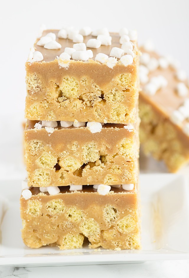 No Bake Peanut Butter Cereal Bars - packed full of peanut butter cereal, marshmallows, and an insanely delicious peanut butter ganache.