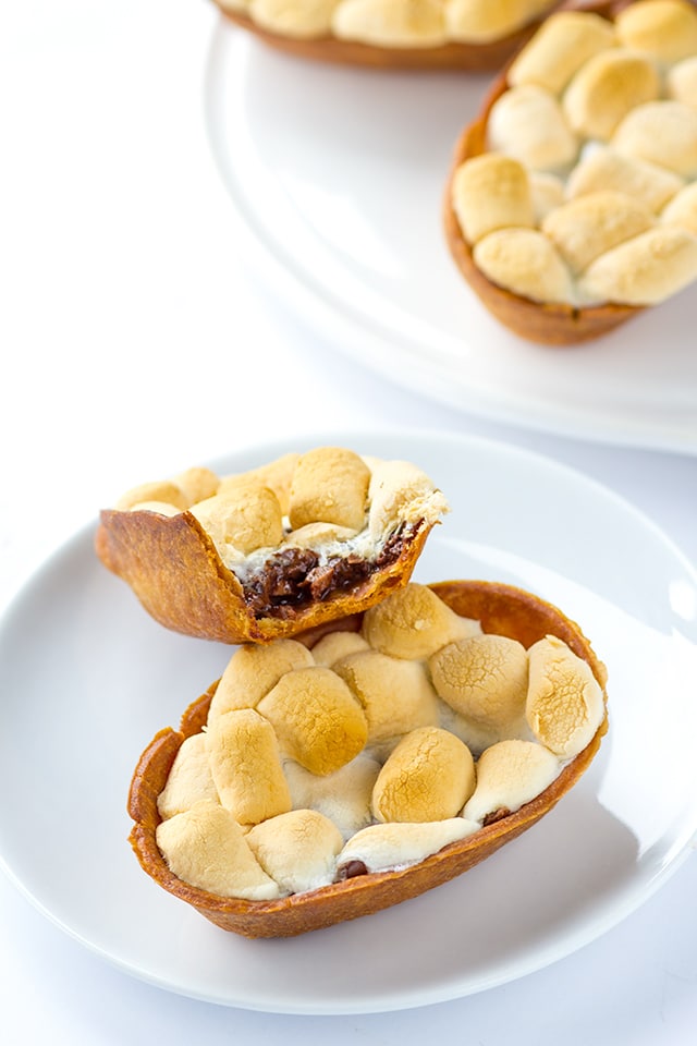 Chili Smores Taco Boats - the perfect sweet game day appetizer. It has a bit of heat and comes in a tiny taco boat too!