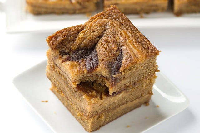 Apple Butter Cheesecake Blondies - blondies packed full of apple butter and a beautiful cheesecake swirl!