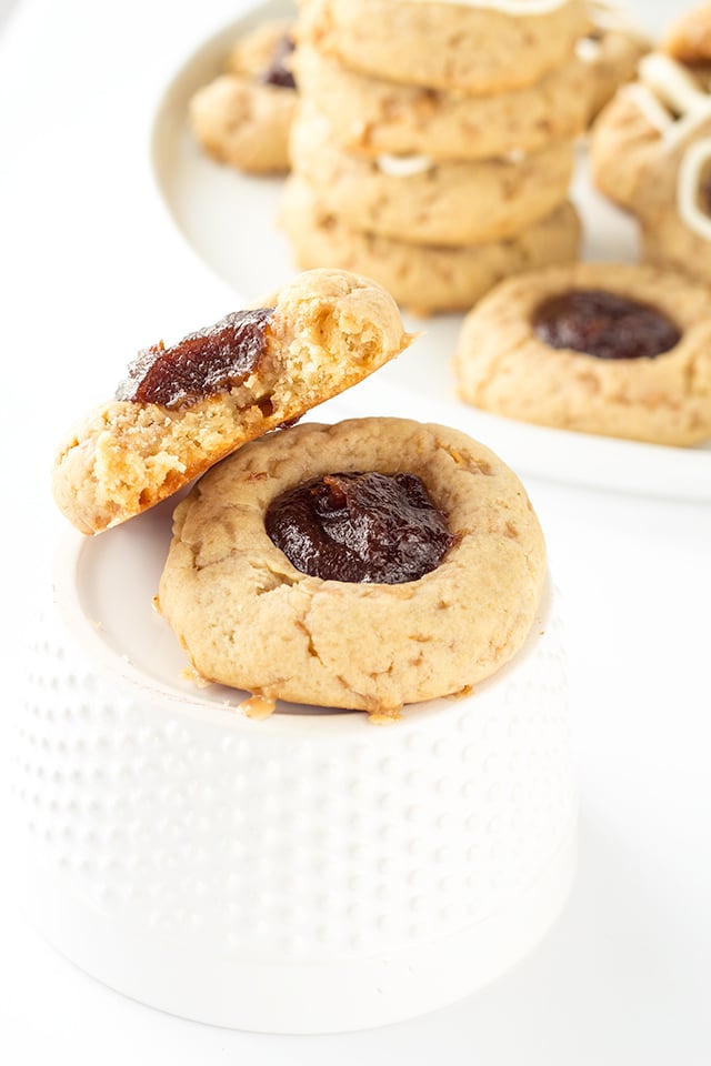 Apple Toffee Thumbprint Cookies - apple butter filled thumbprint cookies with bits of toffee in them. Don't forget the cream cheese drizzle to finish the cookies off!